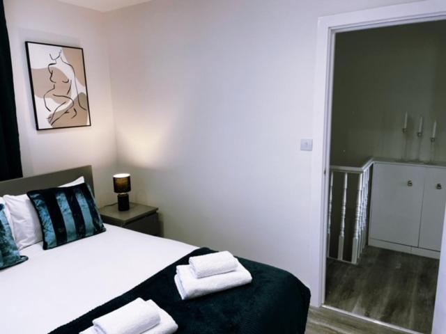 2 Bedroom Serviced Apartment 런던 외부 사진