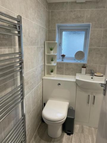 2 Bedroom Serviced Apartment 런던 외부 사진