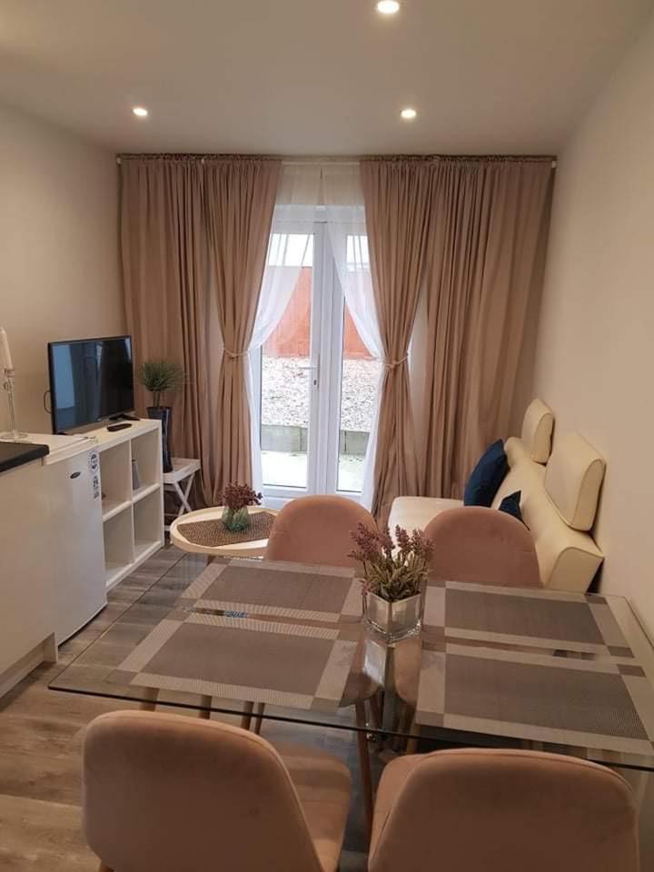 2 Bedroom Serviced Apartment 런던 외부 사진
